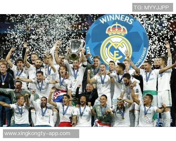 荣耀时刻：足球巨星们的奖项背后与领奖瞬间的精彩集锦